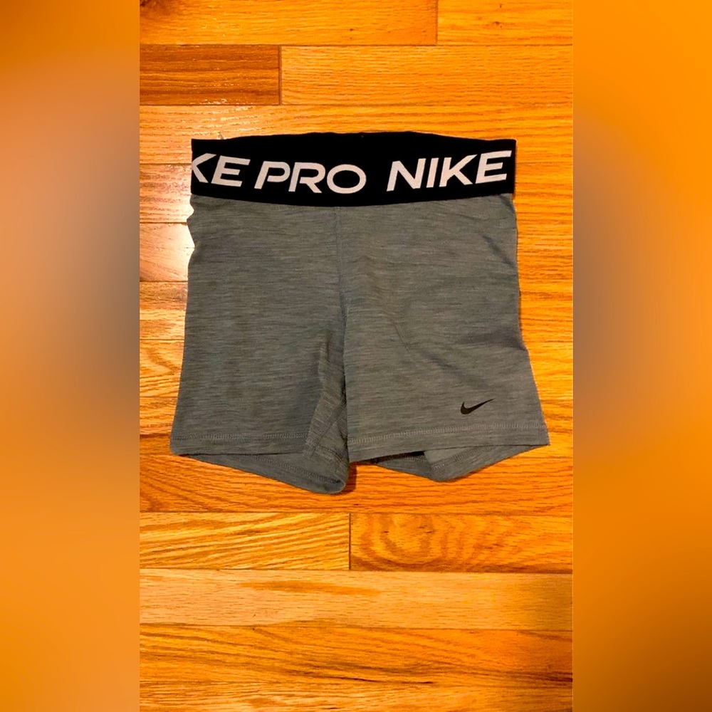 Women’s Nike Pros